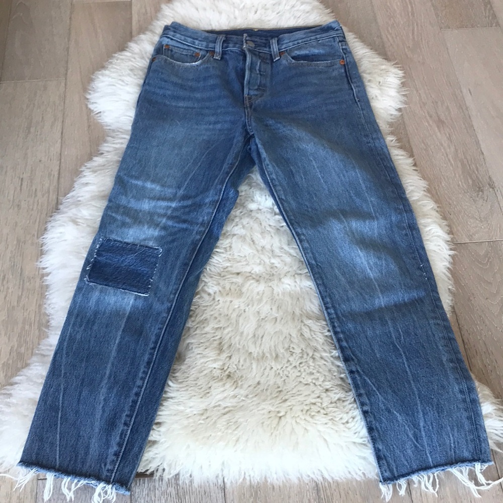 Levi’s mid rise tapered cutoff leg opening